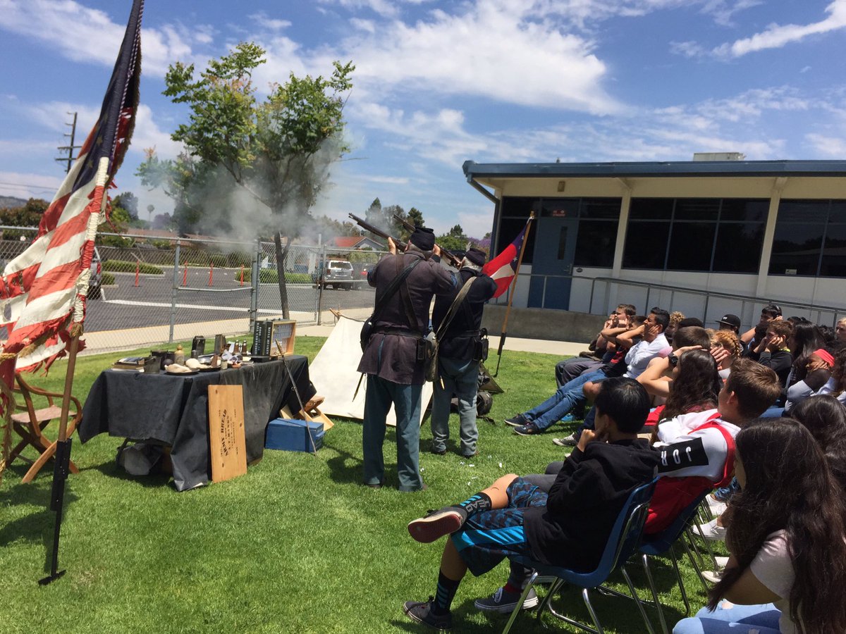 ACarmodyHistory's tweet photo. We had a great day learning all about the Civil War from a couple of experts! #IntheBullPen @MonteVistaPVSD https://t.co/monAEde5wO