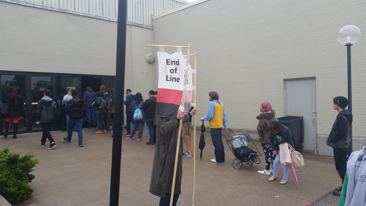 anime_north's tweet photo. Not that long of line outside and no rain. #AN2017 #annight0 https://t.co/vOm7qt4KUi