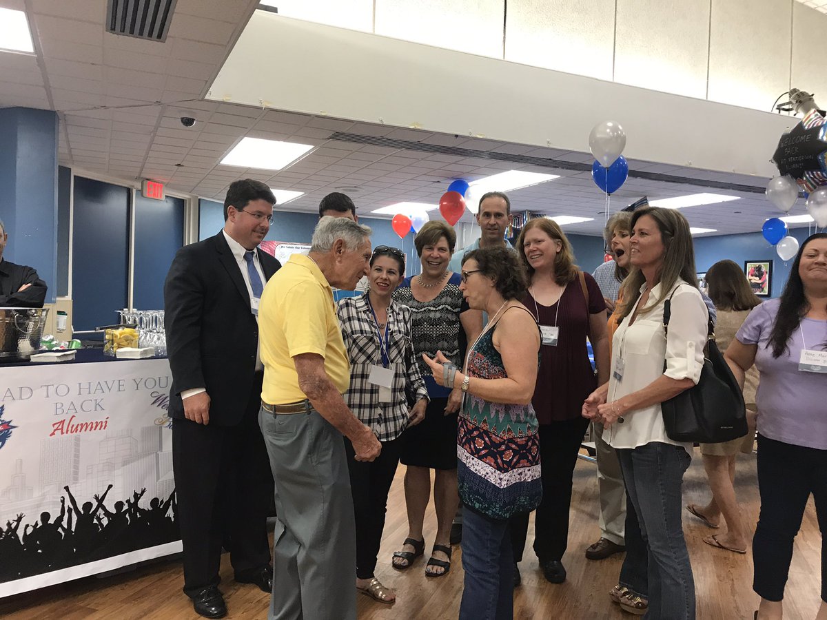ADHUS_FAUHS's tweet photo. Bringing alumni, past teachers &amp; past administrators back to our campus. So excited about these familiar faces! #HendersonAlumni https://t.co/npTf0Hs8o7
