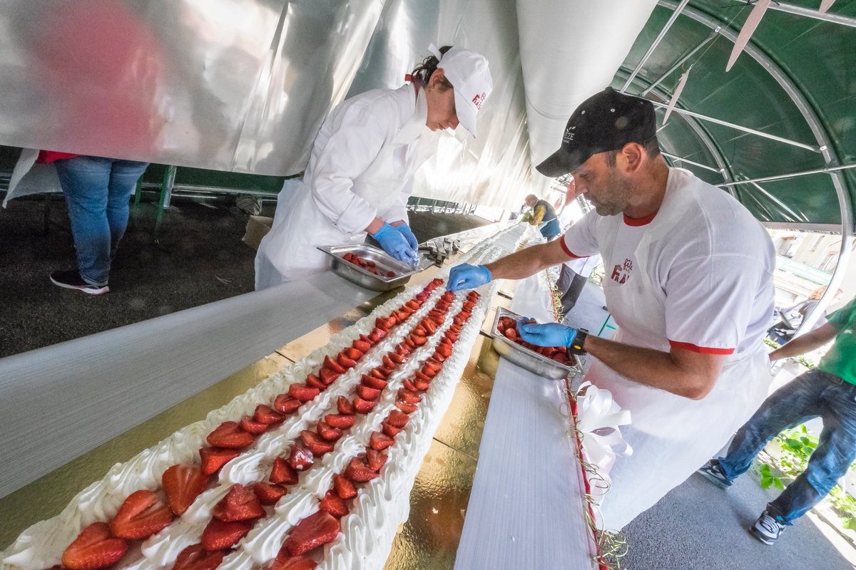 Guinness World Records In Beaulieu Sur Dordogne France A New Pastry Record Was Set For Their 25th Annual Strawberry Festival T Co Mzmsyw7gup T Co X6qi2jgvat