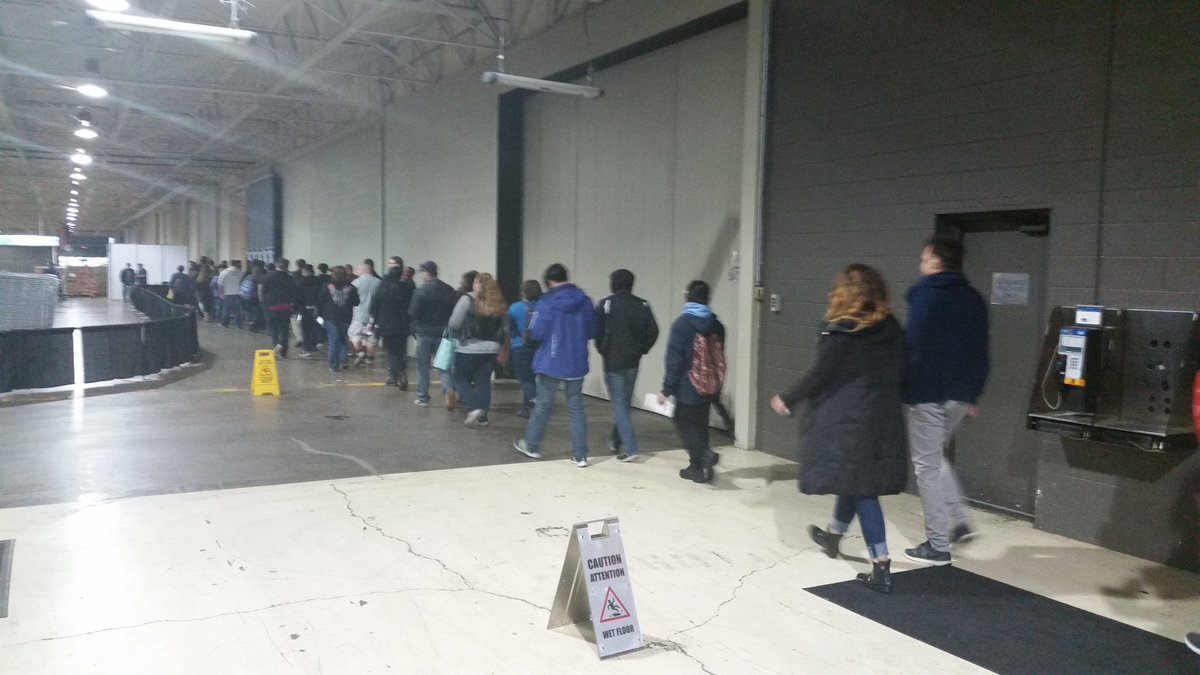 anime_north's tweet photo. More line inside, though. #AN2017 #ANNight0 https://t.co/Sq0mvi8aSU