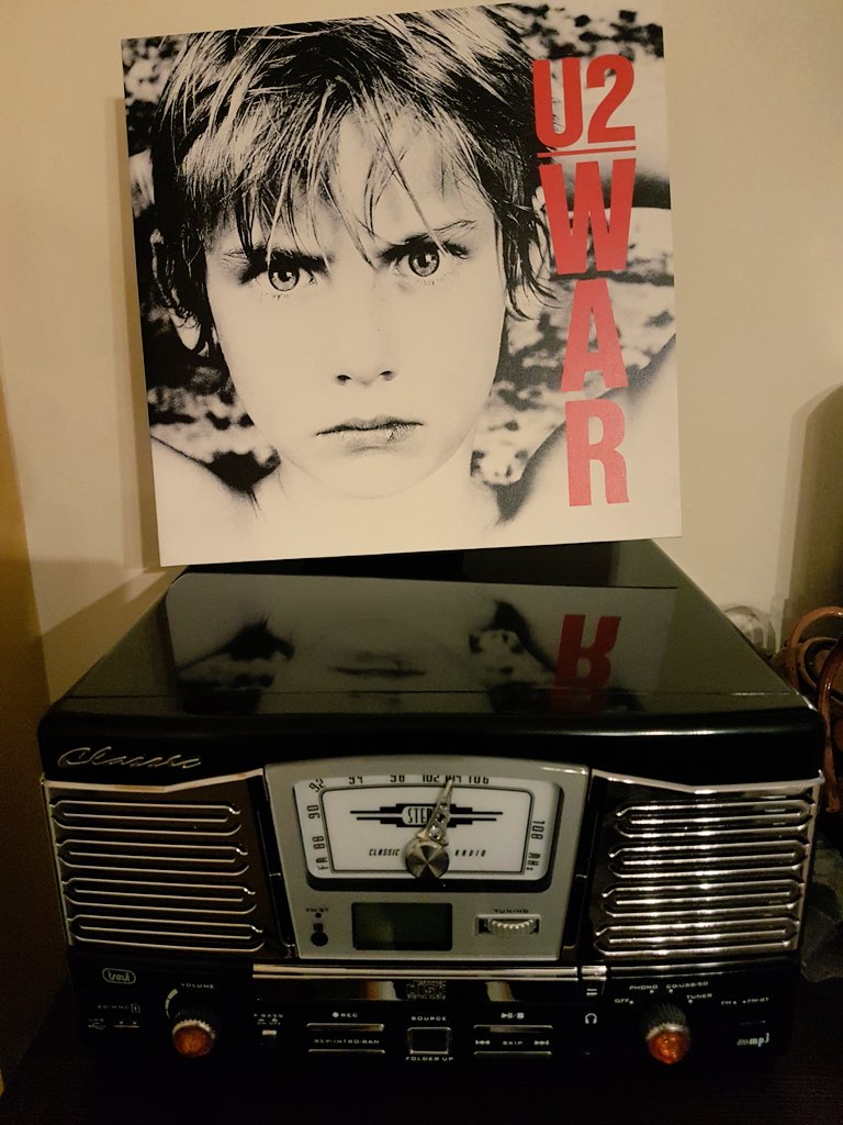 daniDpVox's tweet photo. Appreciated and important gift for my Birthday!!🤗😎
#War #U2 #U2NewsIT #May25 #birthday #birthdaypresent #vinyl #PeterRowen on cover https://t.co/pQ0lM8Txvc