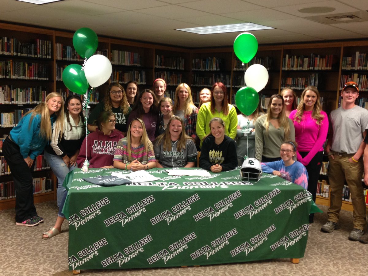JustTheCreek's tweet photo. Yet another Lancer signing to play at the next level. Congrats to M. Gentry with signing to play softball at Delta College. #MaddieG https://t.co/9DL7gDIIz3
