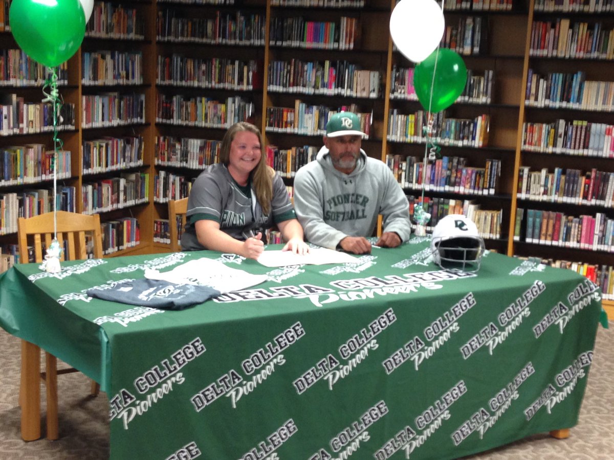 JustTheCreek's tweet photo. Yet another Lancer signing to play at the next level. Congrats to M. Gentry with signing to play softball at Delta College. #MaddieG https://t.co/9DL7gDIIz3