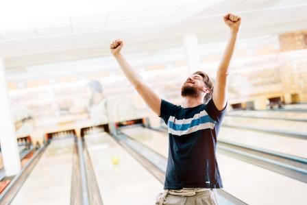 One more day until the weekend! #ThankfulThursday #weekend #friya #SaturdayShenanigans #SundayFunday #bowling #letthegoodtimesbowl
