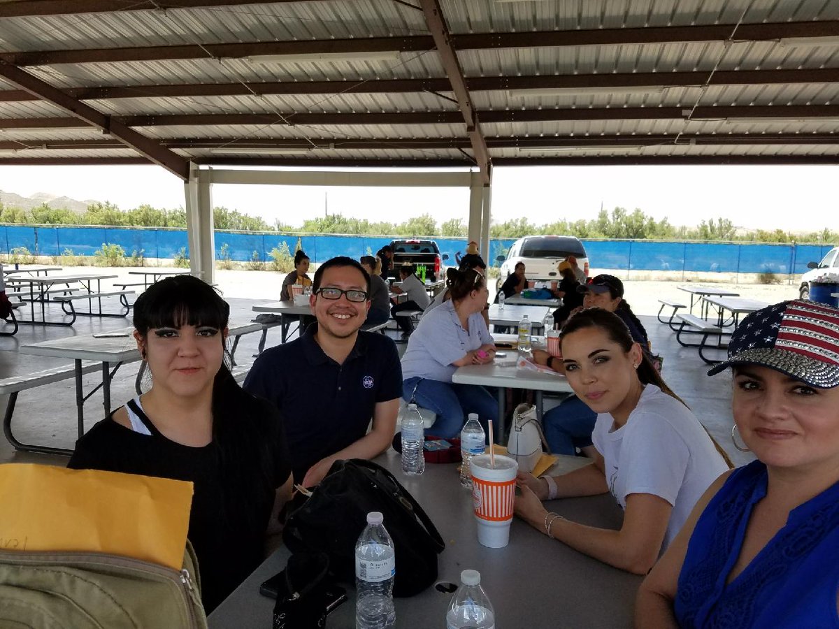 AP_CMS's tweet photo. Great day w ☆Clarke Students and Staff at Western Playland!!!😎 https://t.co/Xrzc8ffJV3