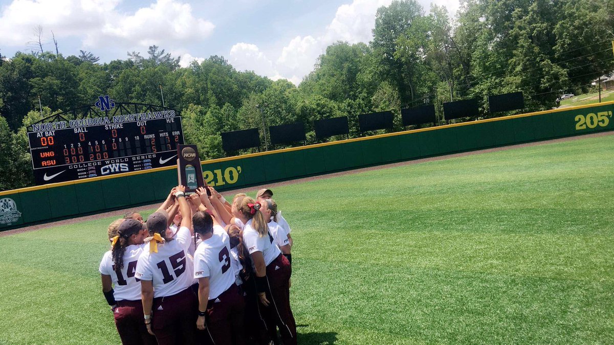 MacyNColeman_15's tweet photo. GAME NIGHT @ 9:30 pm!!!!!! READY TO FIGHT ONE MORE TIME WITH MY GIRLS🤙🏼 @Armstrong_SB #OneMore #WeHungry 😈 https://t.co/YAJiRZ8XL8