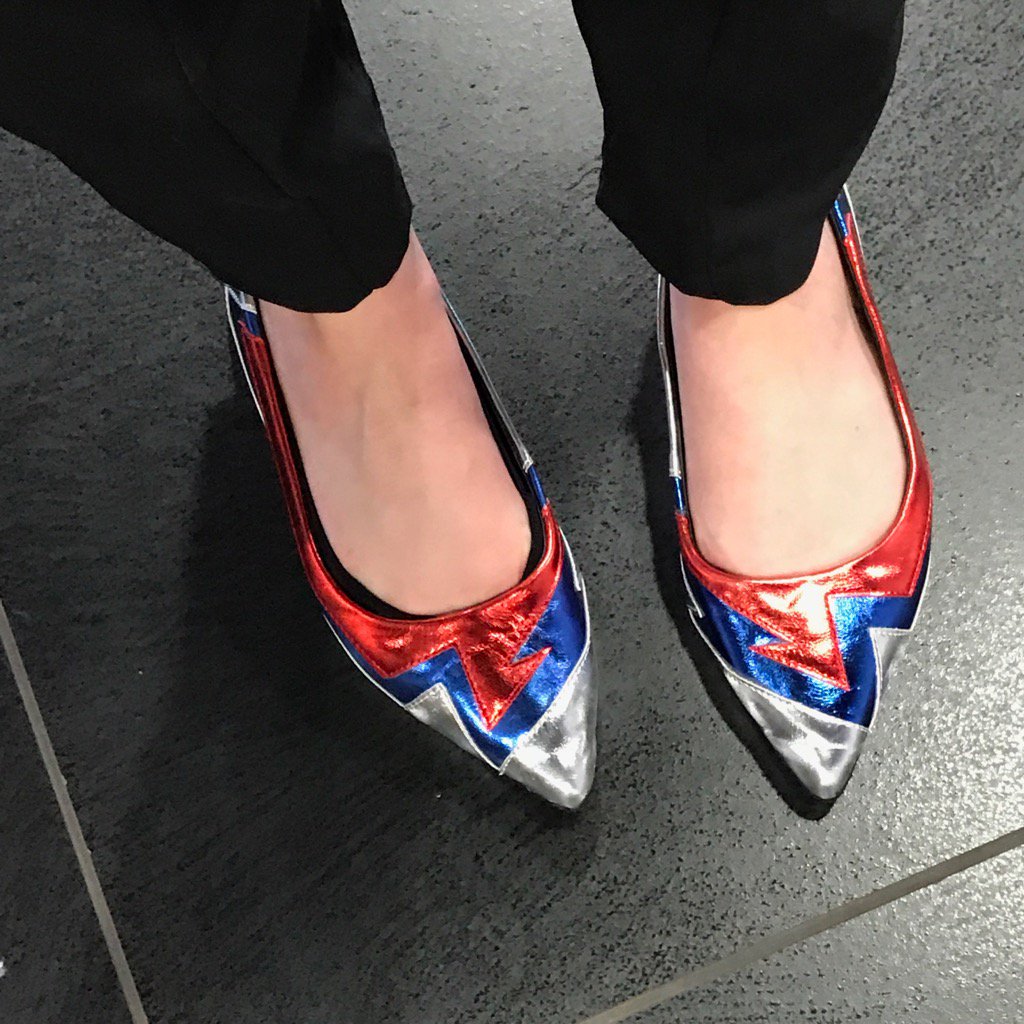 TheDenisORegan's tweet photo. Great Ziggy shoes at tonight's #DavidBowie #NewcastleMini #DavidandI event! https://t.co/Qn2wGr9uuu