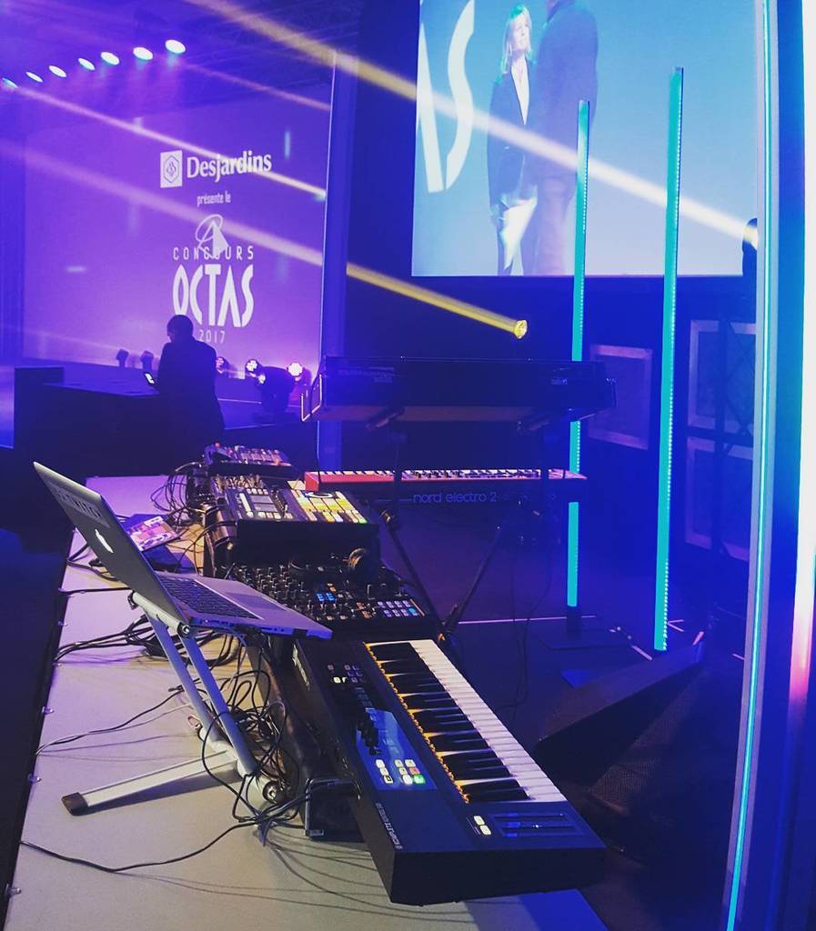 A1djs_mtl's tweet photo. En spectacle ce soir poyr le gala #octas2017 DJ et musiciens live avec @djtwitch_mtl et @dzdpgtehu .
Dj. Piano. Drum machine. Fun! #a1djs #… https://t.co/idbfyMae8l