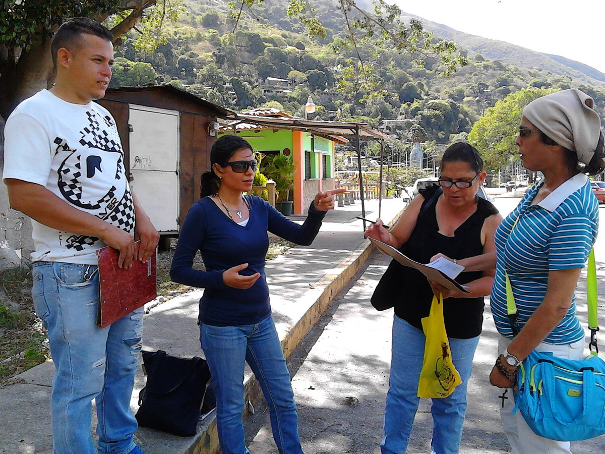 YContreras04's tweet photo. Acá, debajo del árbol, desarrollamos ésta formación en materia #cooperativa. #Sunacoop Trujillo de la mano con nuestras #coops https://t.co/ewWbDuPNbu