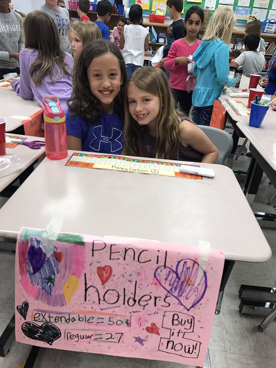 kandersonsclass's tweet photo. Two successful producers at our Market day! They sold out of their goods first #nle17 #room18 https://t.co/3hwqYgHMAD