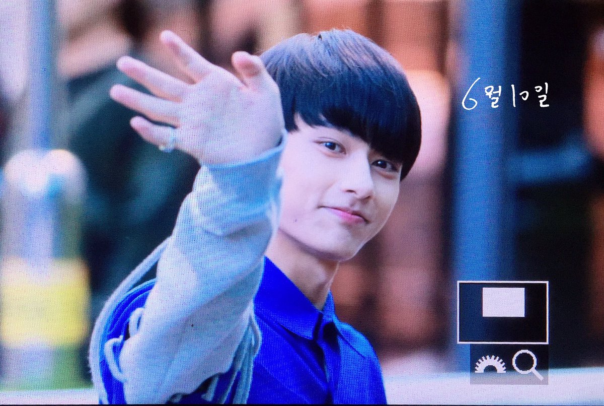 170526 뮤뱅출근 #세븐틴 #준 #준휘 #SEVENTEEN #JUN #文俊辉 
💙💙💙💙💙