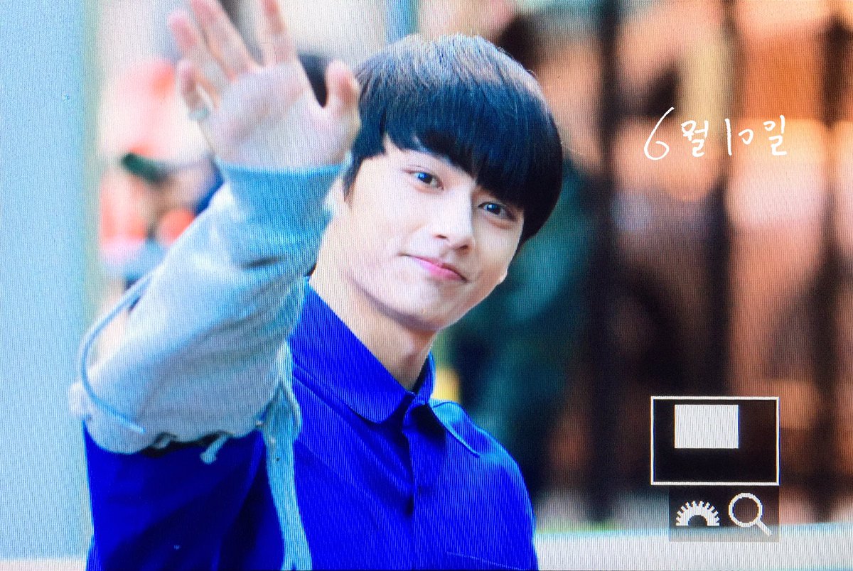 960610junhui's tweet photo. 170526 뮤뱅출근 #세븐틴 #준 #준휘 #SEVENTEEN #JUN #文俊辉 
💙💙💙💙💙 https://t.co/NLsmzMzybA
