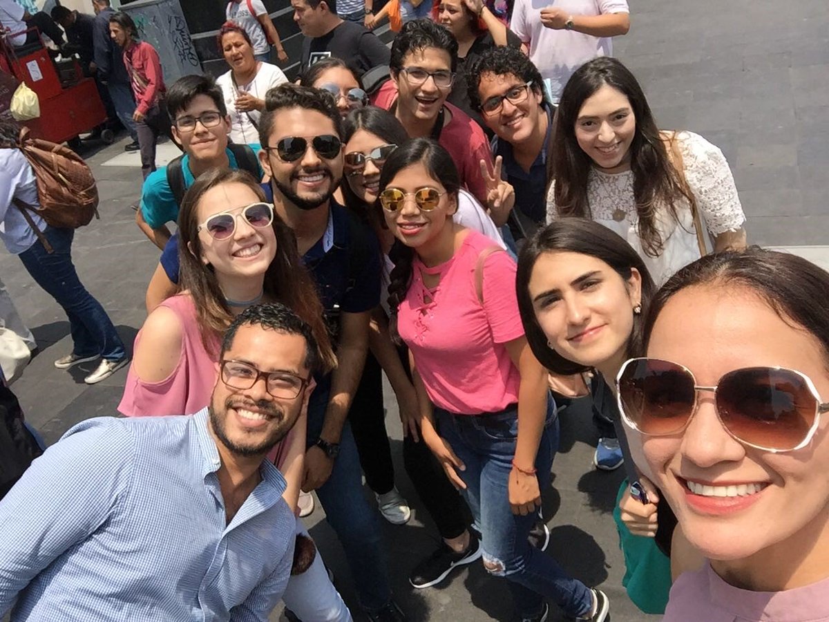 TECcampusSIN's tweet photo. Alumnos de la Licenciatura en Mercadotecnia y Comunicación disfrutando su viaje en la ciudad de México. #TECenSin https://t.co/8KhbE7SJbG