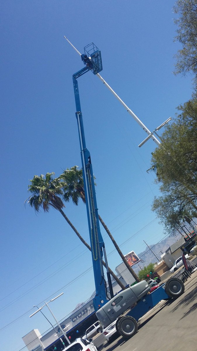 mak_equipment's tweet photo. Our @GenieLift 85' booming in the AZ sunshine #makindustries #makequipment #aerialequipment #boomwithajib #lookuplookdown #makisallaround https://t.co/LZJgCvvA1l