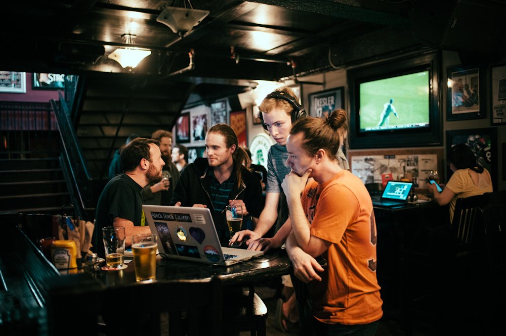 VRVancouver's tweet photo. Good times last night at the @FullIndie Demo Night at @pintvancouver! Thanks to all the local devs for showing some amazing games! 🎮👾😍 https://t.co/5xTq1wYSfD