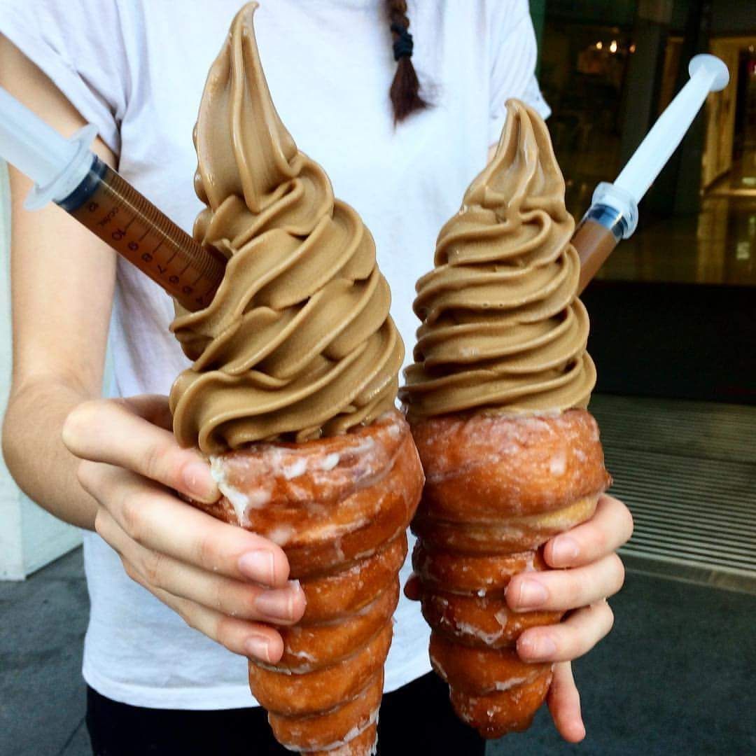 TapcastFoodie's tweet photo. “..Caramel doughnut cone with salted caramel syringe  #wow #food #Foodie https://t.co/1FfjpxSNq3