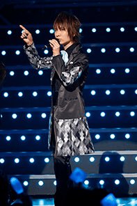 ジャスミン 前野さんhappy Birthday カミュに近づこうと慣れないカラコンを付けて 香水を付けて リングライトも全部付けて そんなところが大好きです これからもその素敵な声を届け続けて下さい 前野智昭生誕祭17 祝う人rt T