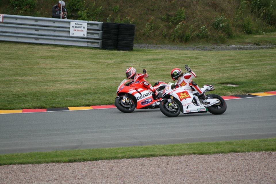 hndrsptr's tweet photo. In speed we trust .. #NH69
#NickyHayden #RideOnKentuckyKid #staystrongnicky #RIPNickyHayden #GoNicky https://t.co/3ZXAlpFJr0