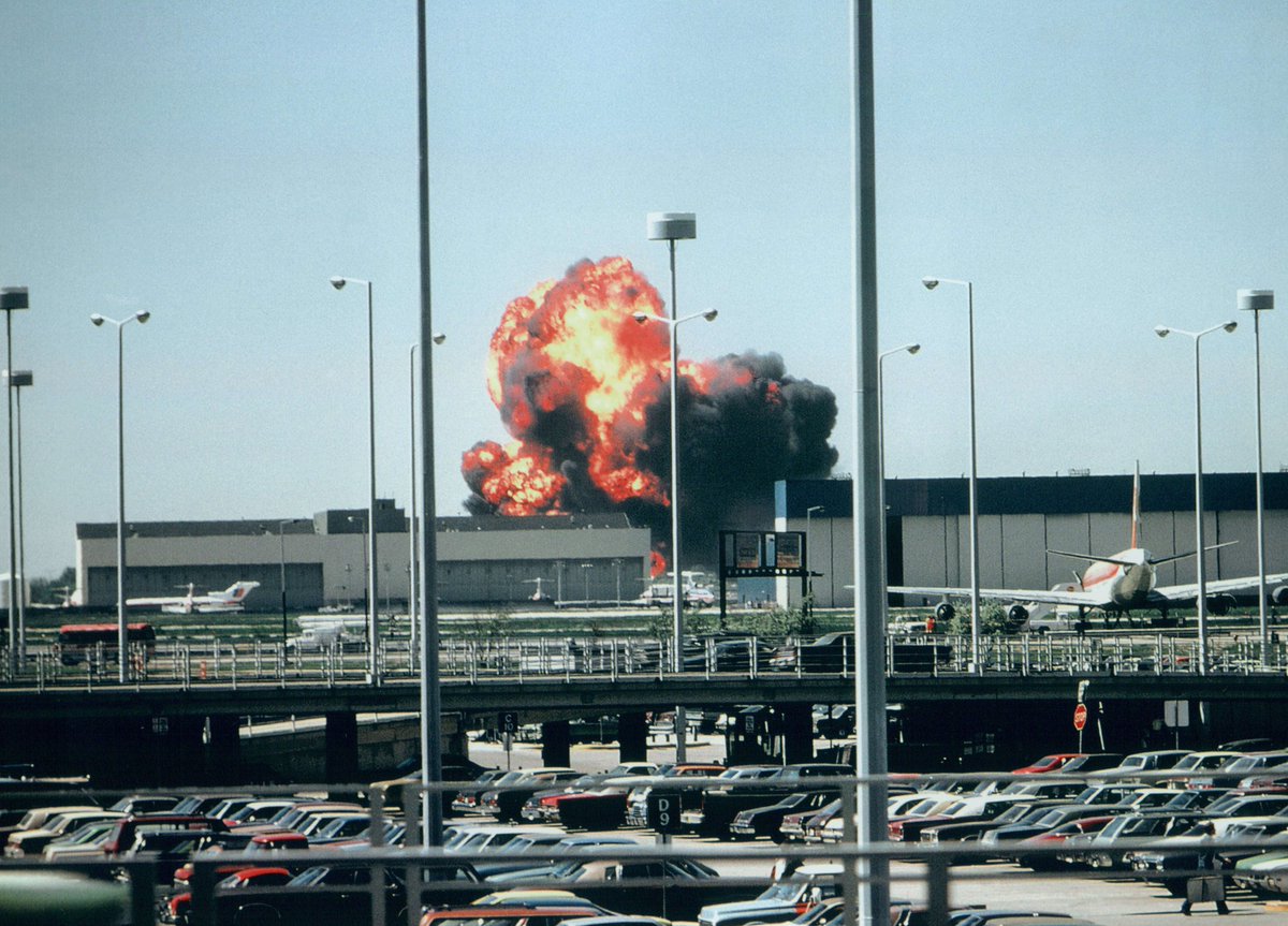 AC_Historia's tweet photo. Em 25/05/1979, um DC-10 da American Airlines cai no Aeroporto Internacional O'Hare em #Chicago, matando 273 pessoas.
#Flight191 #DC10 https://t.co/khJvGhhWBt