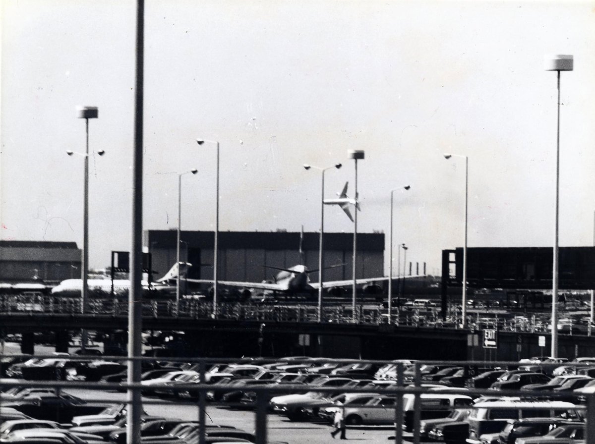 AC_Historia's tweet photo. Em 25/05/1979, um DC-10 da American Airlines cai no Aeroporto Internacional O'Hare em #Chicago, matando 273 pessoas.
#Flight191 #DC10 https://t.co/khJvGhhWBt