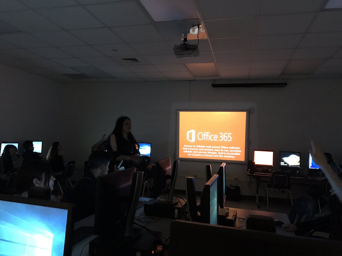 EAragon_TECH's tweet photo. Future Rams preparing for #DNA17 with @DMorales_TECH. @BSybert_PK8 https://t.co/l1shwnVJWZ