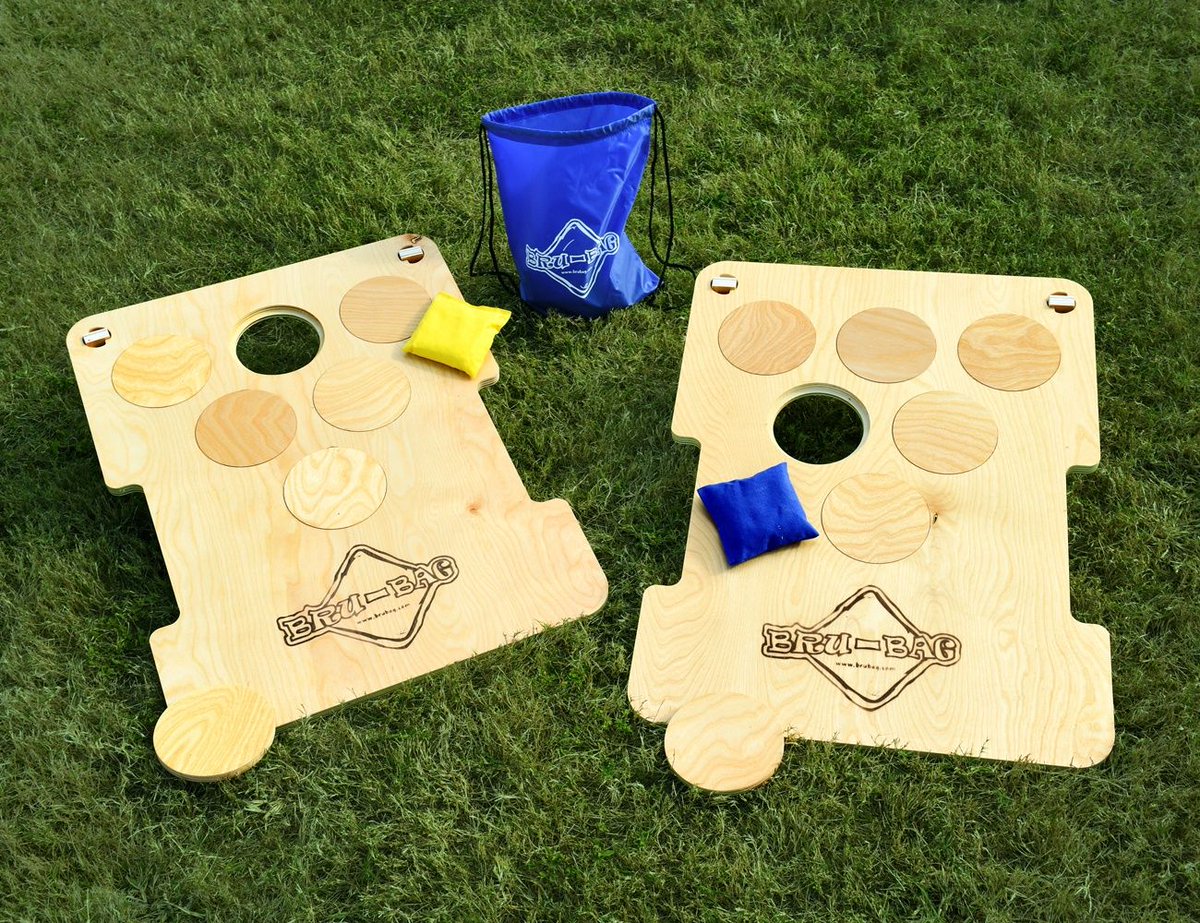 GadgetFlow's tweet photo. Bean Bag Toss #LawnGame by @Brubaggers https://t.co/4DmICrjPII Great fun to play with friends! #outdoorliving #friendstime 🙌 https://t.co/MGuZZKEhly