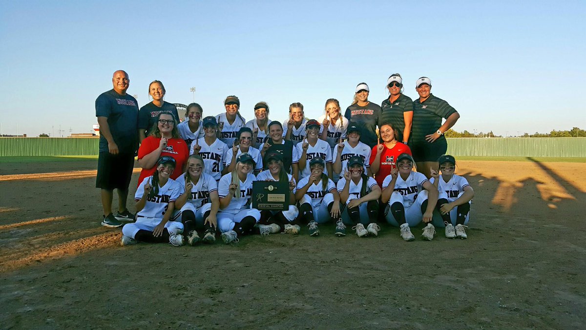 christinabrad2's tweet photo. You girls all hold a special place in my heart!! Proud of each and everyone of you. Y'all are going to do great things in life. ❤❤ https://t.co/ELDzZpZCOE