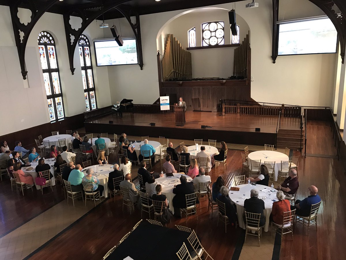 Coastal_Alabama's tweet photo. Starting the last meeting of #capweek with an initial wrap up from the planning team! @goodwynmills @planningNEXT @KimleyHorn https://t.co/NOwrp7aQ7c