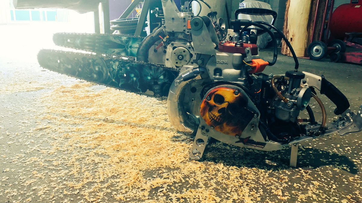 Little bit of Hotsaw noise tonight for <a href="/TimbersportsCA/">STIHL TIMBERSPORTS</a> with <a href="/RyanAtCounts/">Ryan Evans</a> and his sick paint, NPP and their sick pipes!#yeg #lumberjack