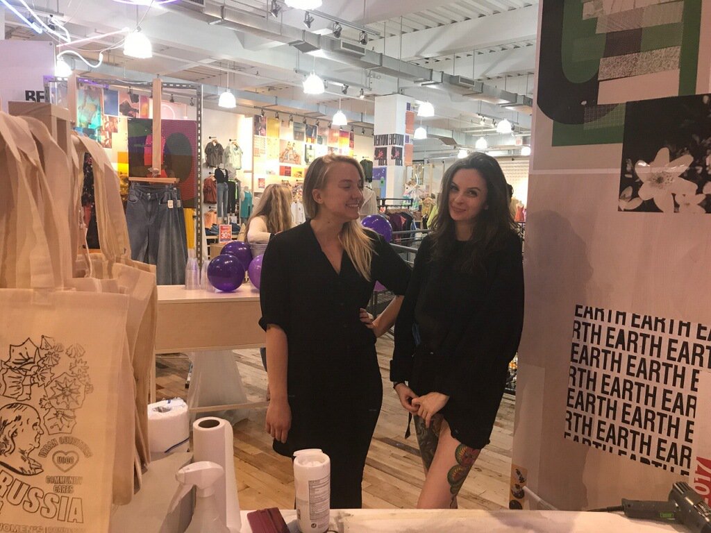 WomensWay's tweet photo. Having a blast at @UrbanOutfitters 15 year anniversary party at @KoP_Mall! #urbanoutfitters 🎉🎊#WaysForAction https://t.co/wrub1Skehq