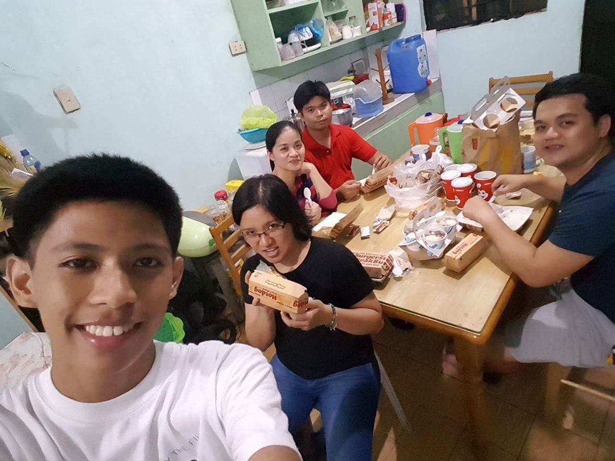 jgalaisac's tweet photo. IT'S #MidnightTime with my COUSINS. https://t.co/SoQgUUGcQj