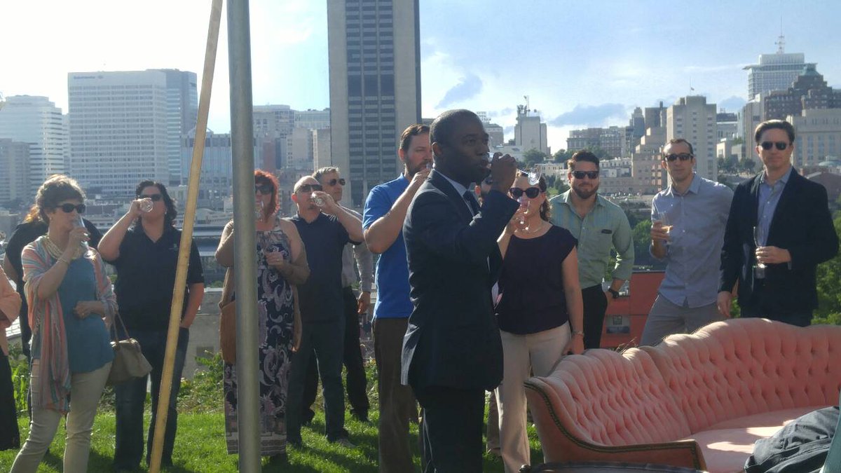 JohnRichLauve's tweet photo. @LevarStoney toasting @ChildSaversRVA at our #supperatsunset. What a great evening! https://t.co/pCNI66gpHY