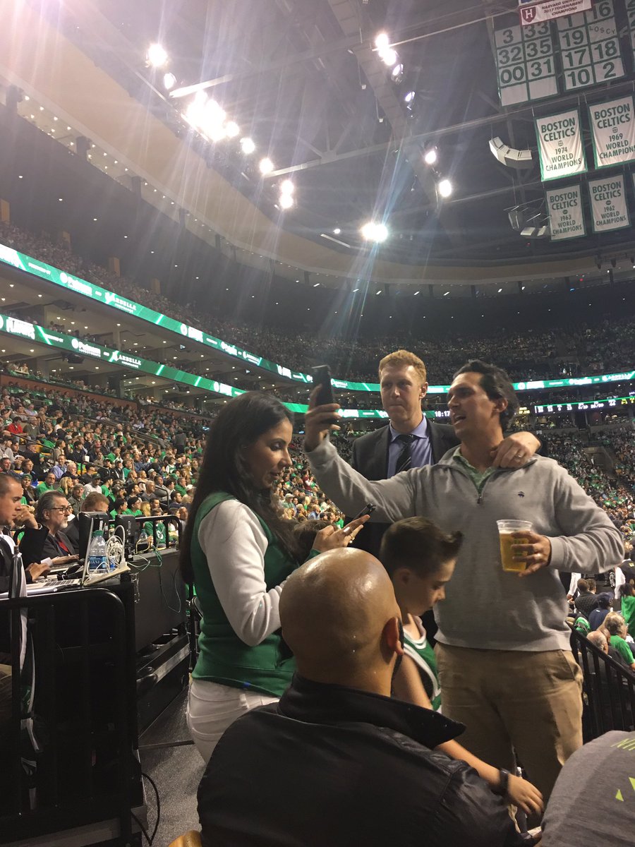 There is legit a 12 person line to meet Scal right now during a 30 point deficit. He took it like a champ. <a href="/Scalabrine/">Brian Scalabrine</a> <a href="/Toucherandrich/">toucherandrich</a>