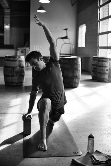 SkratchLabs's tweet photo. Recover quicker &amp; build strength with these yoga poses for endurance athletes: https://t.co/eDBpRCNCfp https://t.co/K23FOCjypm