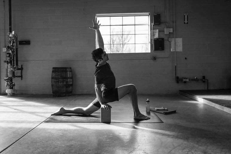 SkratchLabs's tweet photo. Recover quicker &amp; build strength with these yoga poses for endurance athletes: https://t.co/eDBpRCNCfp https://t.co/K23FOCjypm
