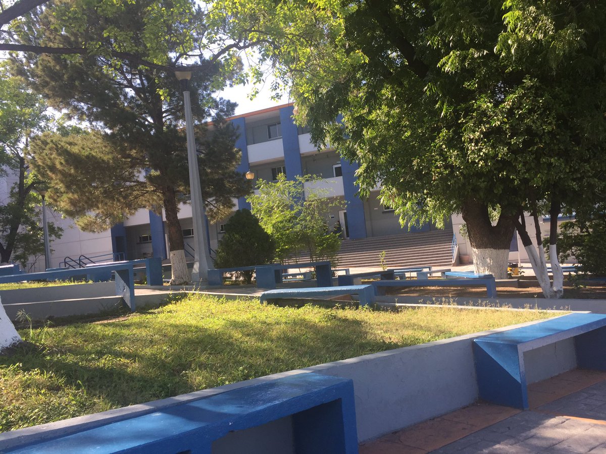 AlondraAzp's tweet photo. Lo mejor que me pudo pasar fue estar en la prepa 2 💙⭐️ https://t.co/a9hTwrCAaF