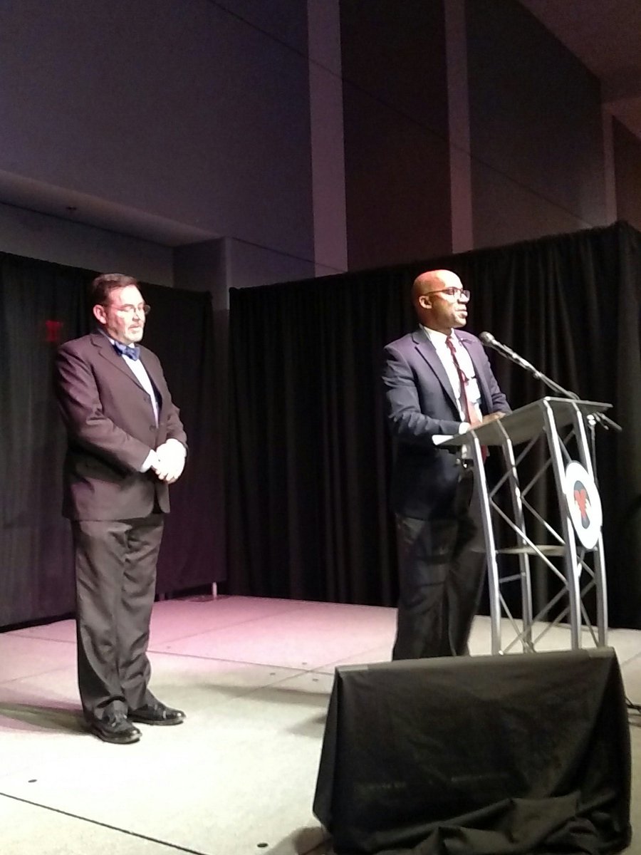 VVMentors's tweet photo. John Brown &amp; @JayLeonard  from Springfield Venture Fund announce an additional $2-3M in funding!! #VVMAwards2017 https://t.co/kEkGMgVGb8