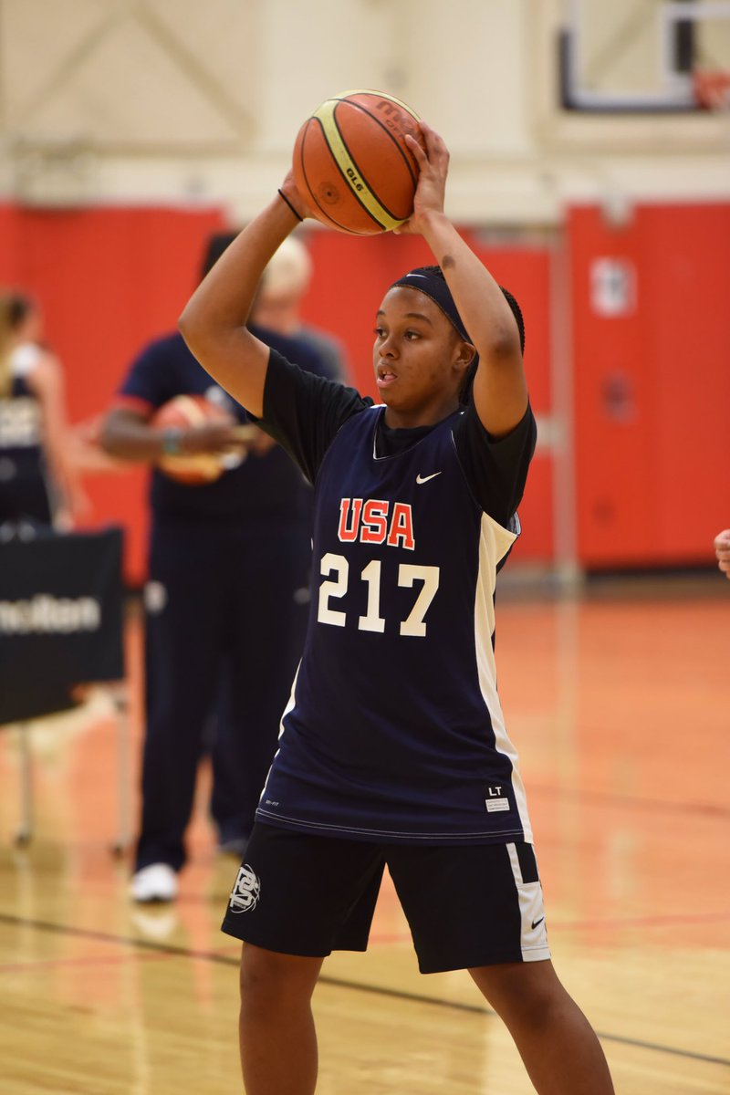 MrCmonNow's tweet photo. Soooo much talent in this building its crazy @BlueStarMedia1 https://t.co/ZcRydP3bIh
