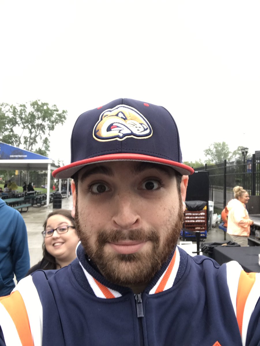 JustinBColman's tweet photo. I'm the Birmingham-Bloomfield Beavers' biggest fan now. #beaverbomb https://t.co/qQvkp4Duc7