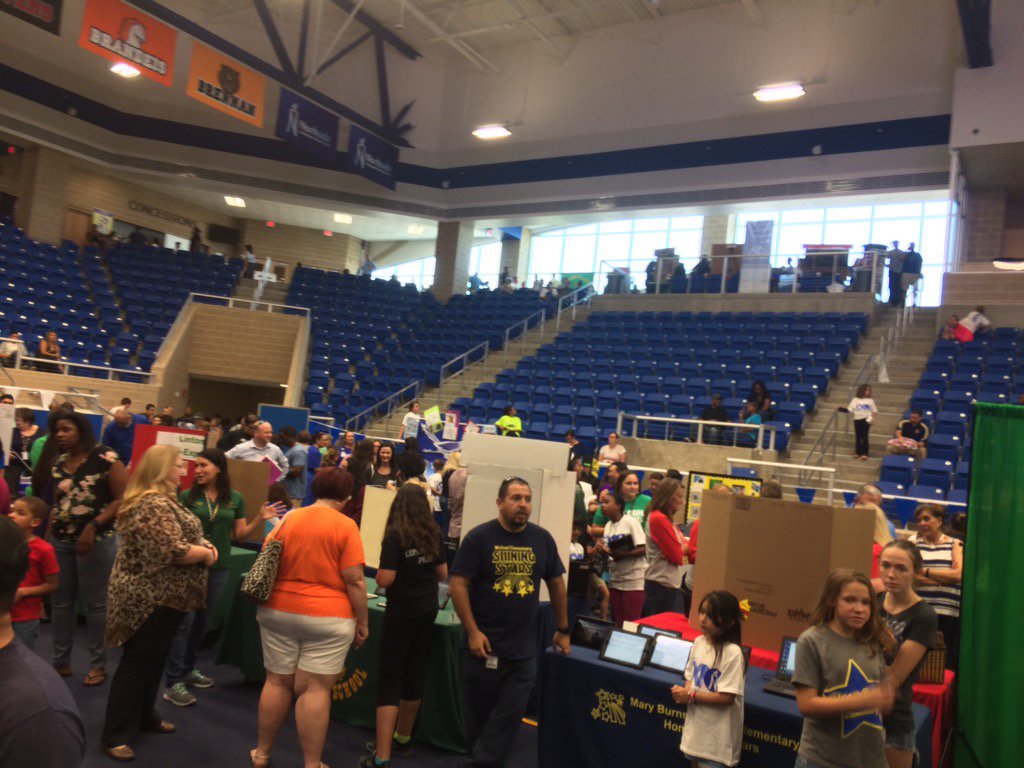 GuerreroRick1's tweet photo. @NISDPease at the Technology Expo!! #NISD #PeaseStrong https://t.co/k9sZTc86Gq