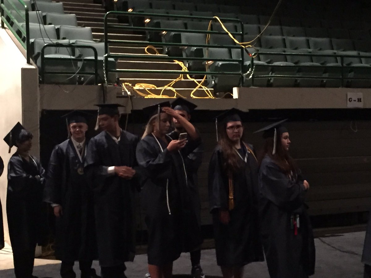 DrJimLloyd's tweet image. Some backstage photos. #Classof2017OFHS