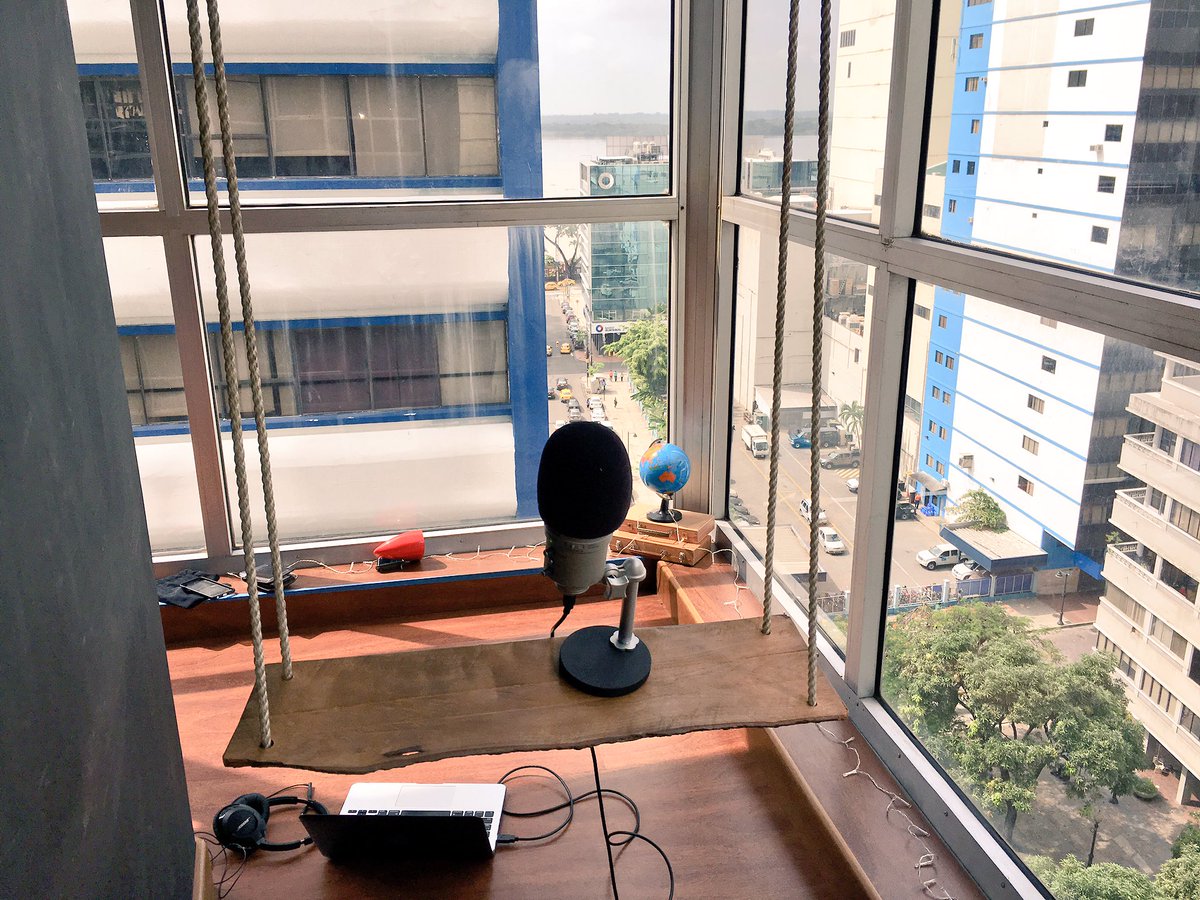 juankgonzalezo's tweet photo. La #radio y los #amigos me han llevado a lugares muy especiales! #ElBigShow #Guayaquil #EstudioN https://t.co/3Vne7ssIjk