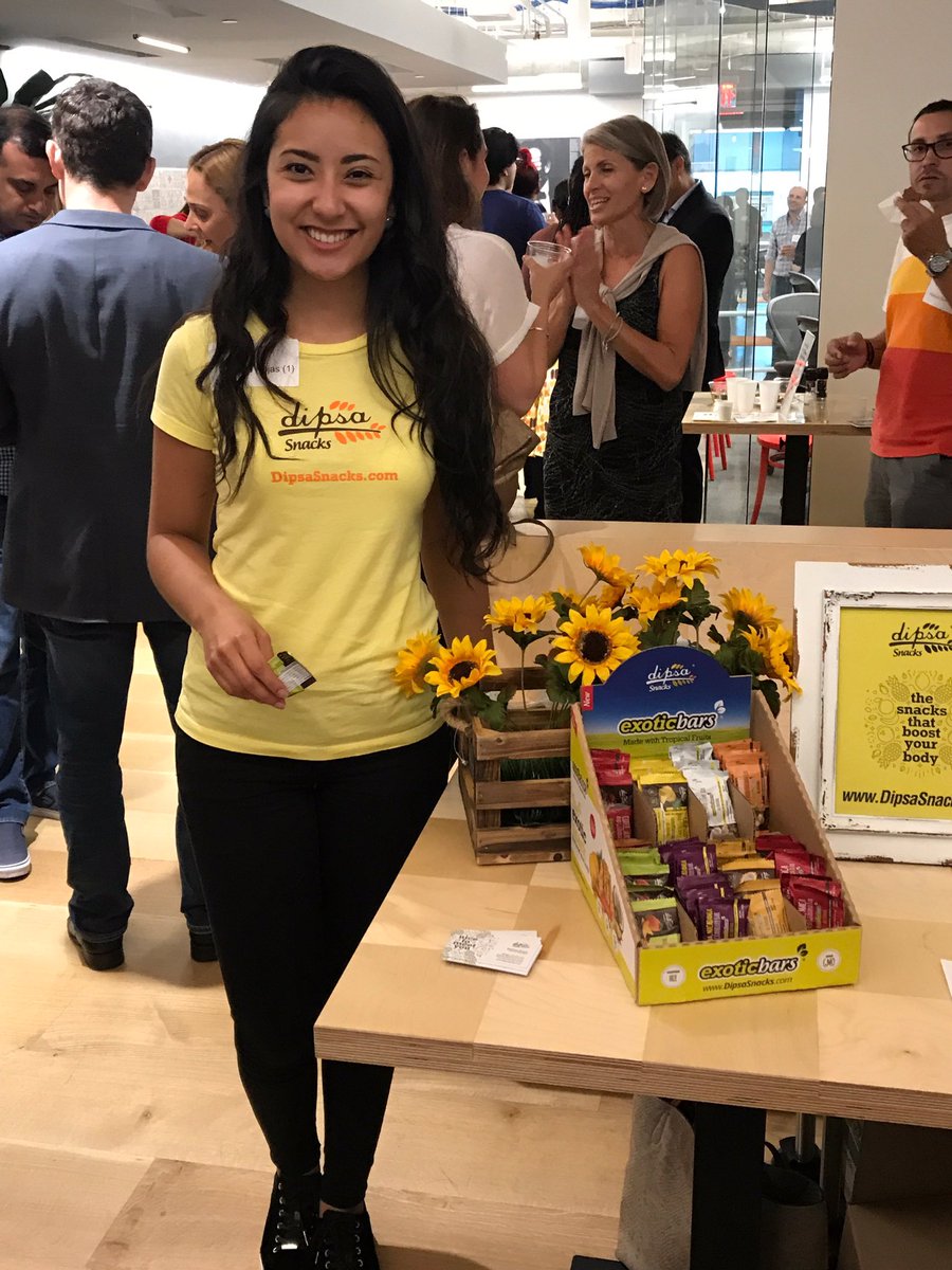 startupfiu's tweet photo. Our wonderful #FoodEntrepreneurs sharing their stories and showcasing their product! #StartUPFIUFOOD @VentureCafeMIA https://t.co/PIKot2hcKV