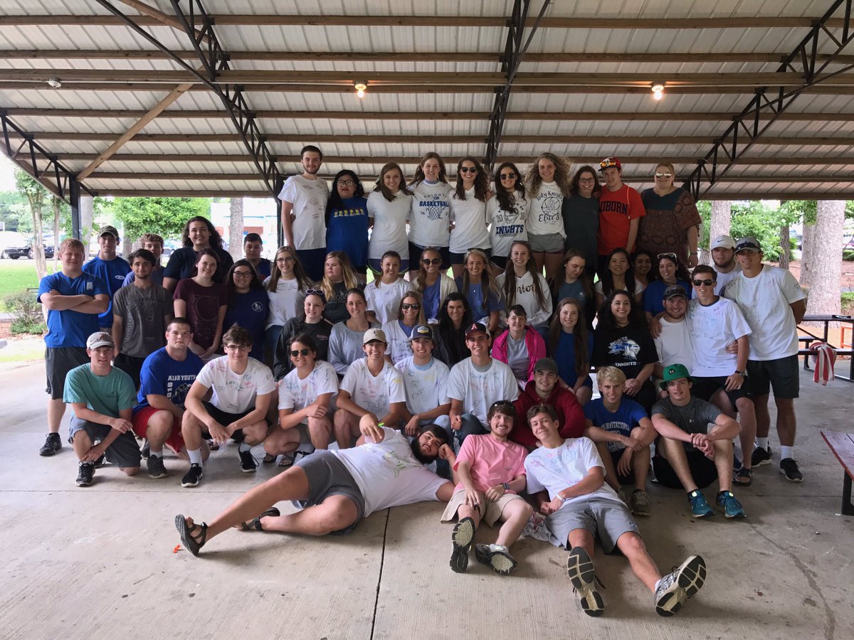 arabclassof2017's tweet photo. The BEST people. Cherishing these last special moments!!!! #1day https://t.co/4nSllaXE70