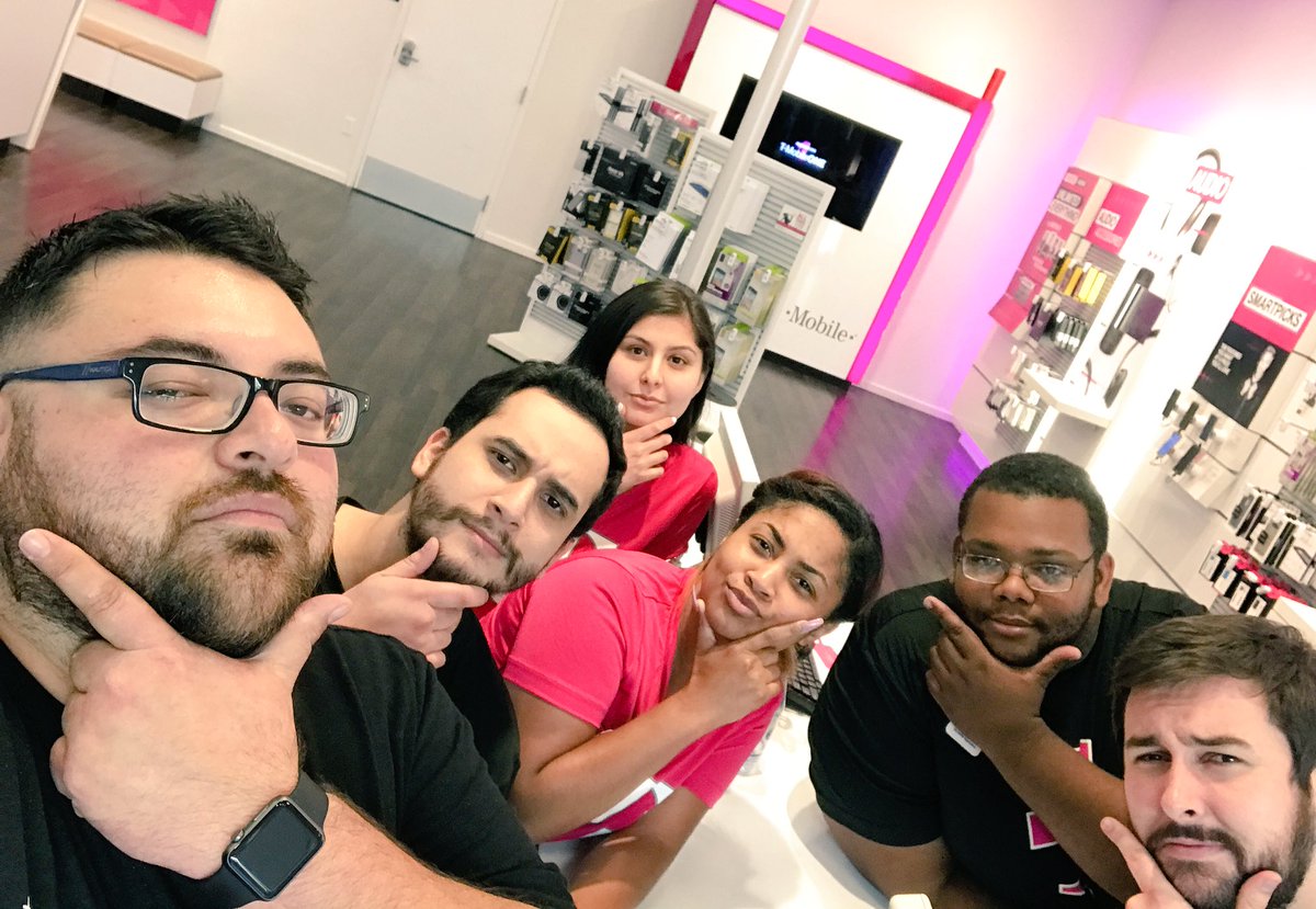 theEdRomero's tweet photo. @j8aM1 has his team in Roseville CA ready to help customers Get2LinesForThePriceOf1 &amp; #GetOutoftheRed @JohnLegere #PromoBlitz 🤔 https://t.co/eWBh5PzUYr