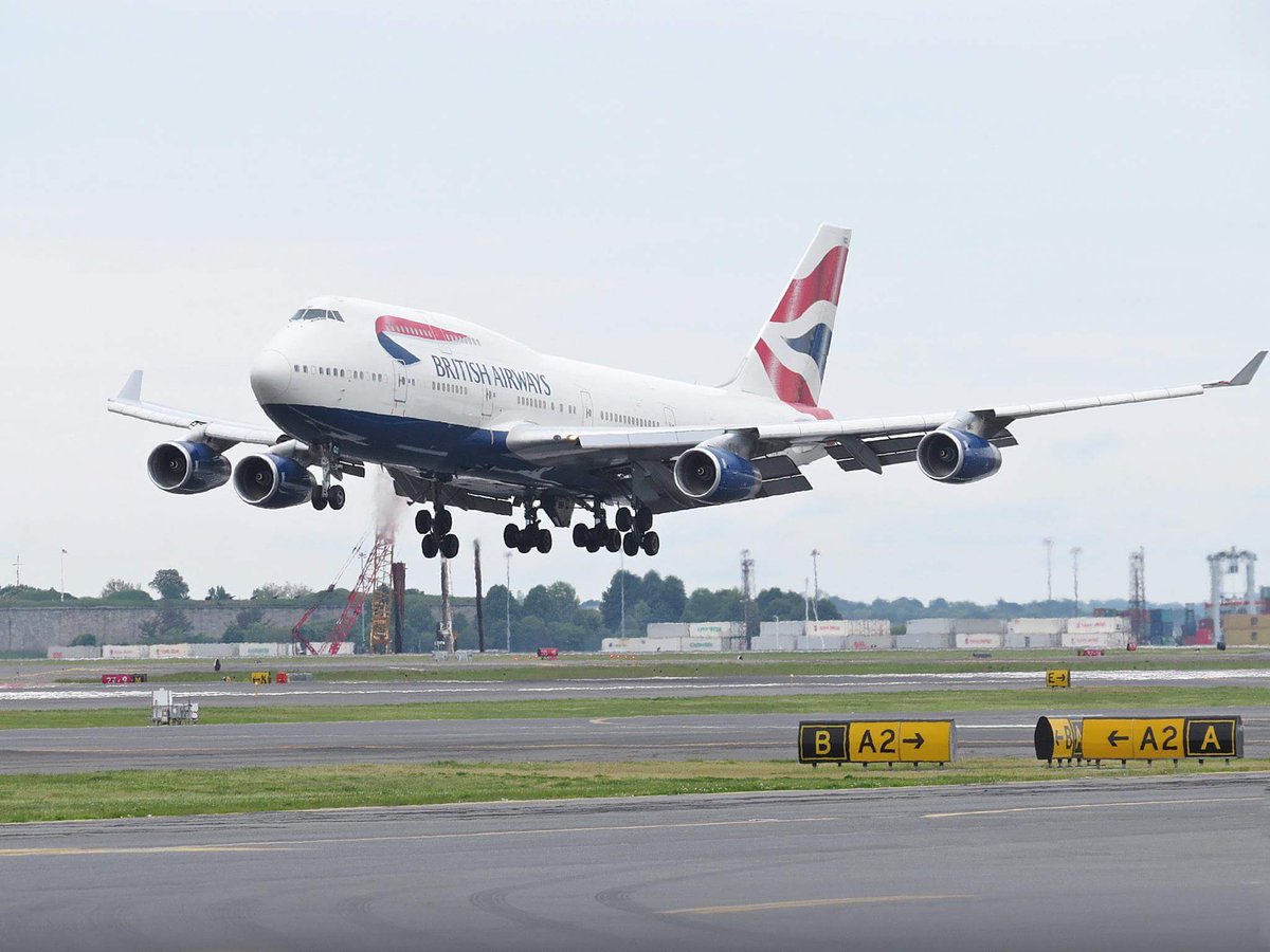 maxpower33's tweet photo. British Airways B747 landing on 4L
@iLove_Aviation @Aviation4_Life https://t.co/KmlZzEnKDy