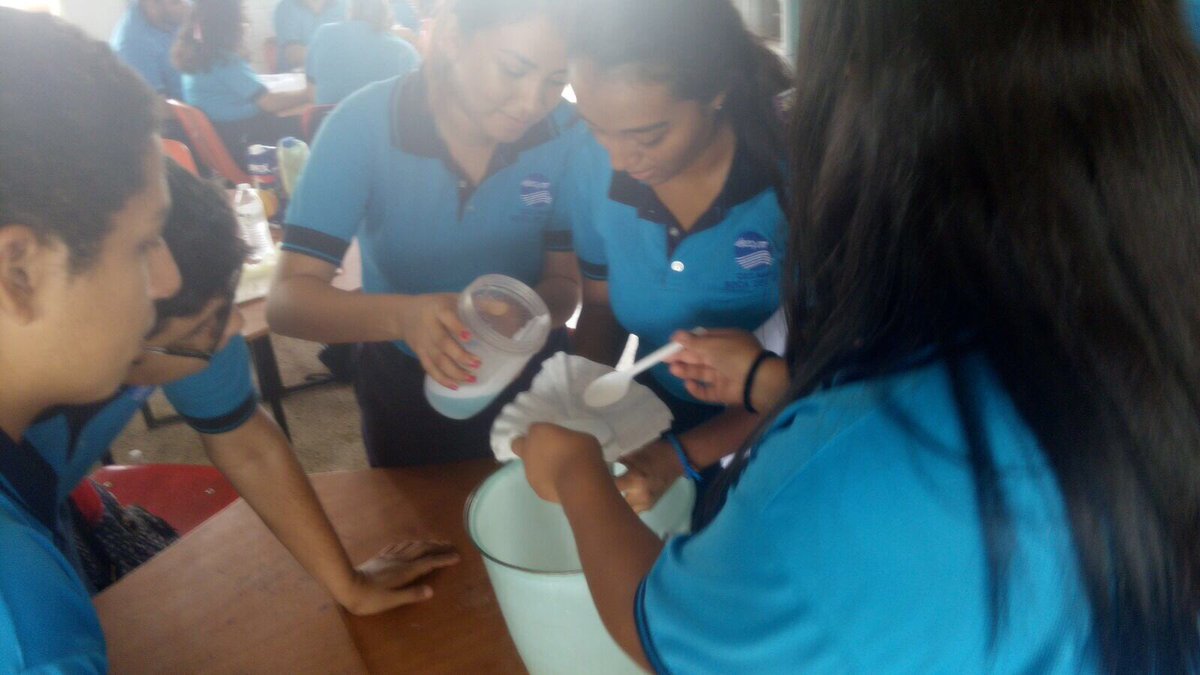 CETMAR_Boca's tweet photo. Alumnos de #VidaSaludable de sexto semestre realizan práctica de laboratorio en la materia #Biología Contemporánea. https://t.co/zH3YBmAZiN