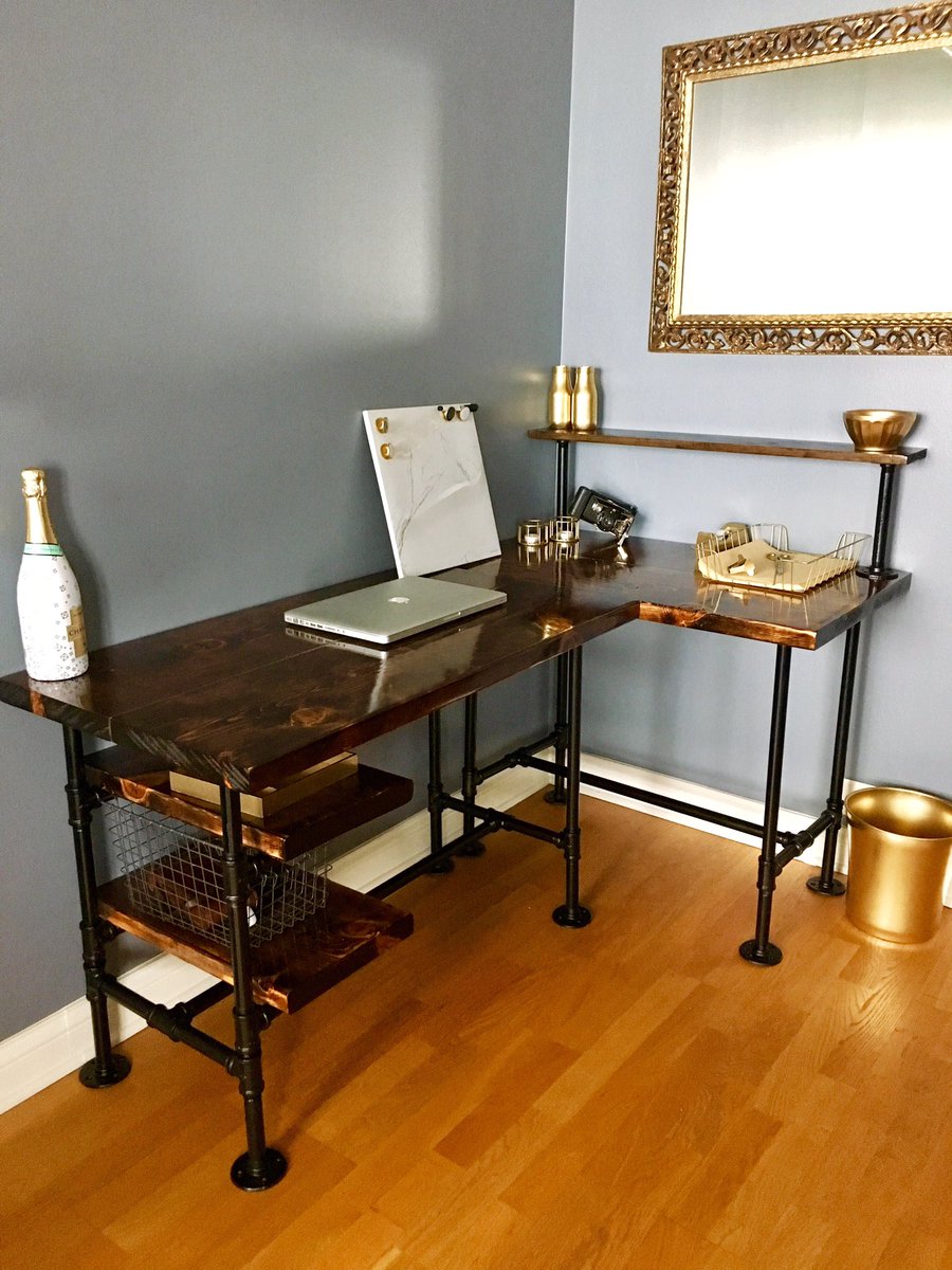 BrewCrafted's tweet photo. Custom workspace
#brewcrafted #woodworking #shoplocal #craftedprojects #lifestyleinspired https://t.co/5TOErhSlaE