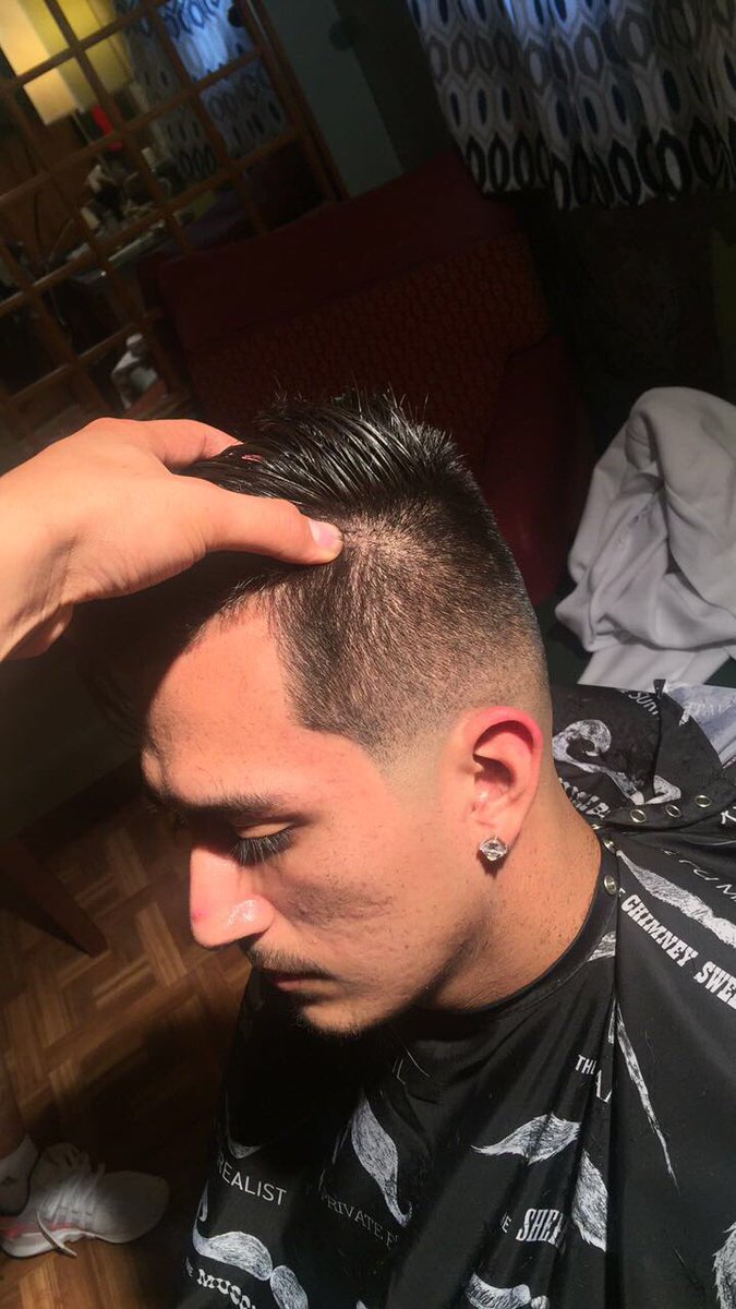 GPRODUCTIONS300's tweet photo. Snapped 🔥💈❄️ #barberlife #diealegend #fade #bladefade https://t.co/de3ks1LYHU